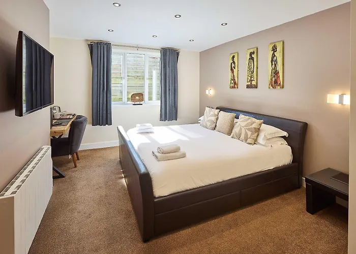 Aaron Accommodation