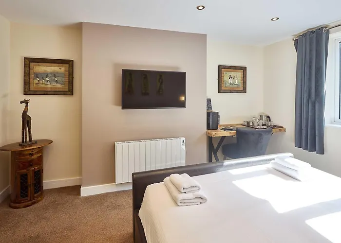 Aaron Accommodation